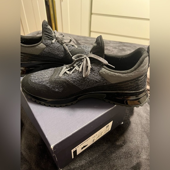 Louis Vuitton Sneaker, Black and Grey size 12 - Picture 5 of 7